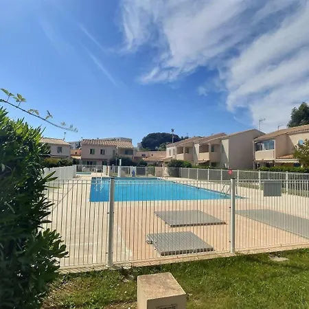 Apartamento Le Cocon - Mazet De Charme Piscine Et Parking